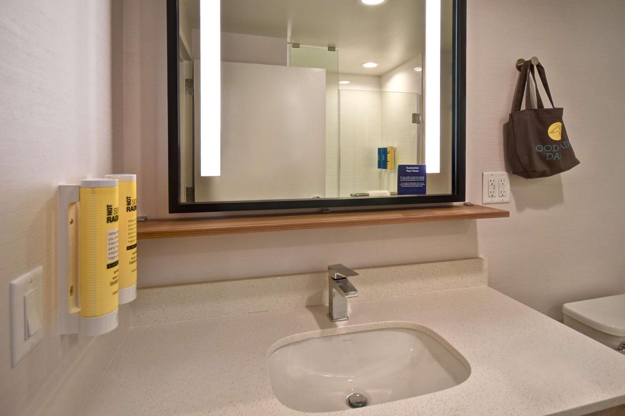 Tru By Hilton Concord, Nh Hotel Buitenkant foto